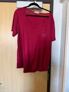Vans Women's Short Sleeve Scoop Neck Tee in Deep Berry